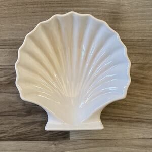 Action‎ White Glazed Ceramic Scallop Shell Shaped  Dish Japan PRISTINE CONDITION